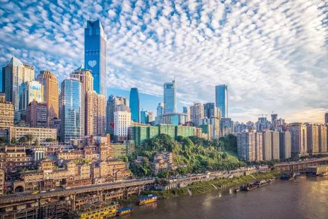 山城夜色，重庆老街繁华光影